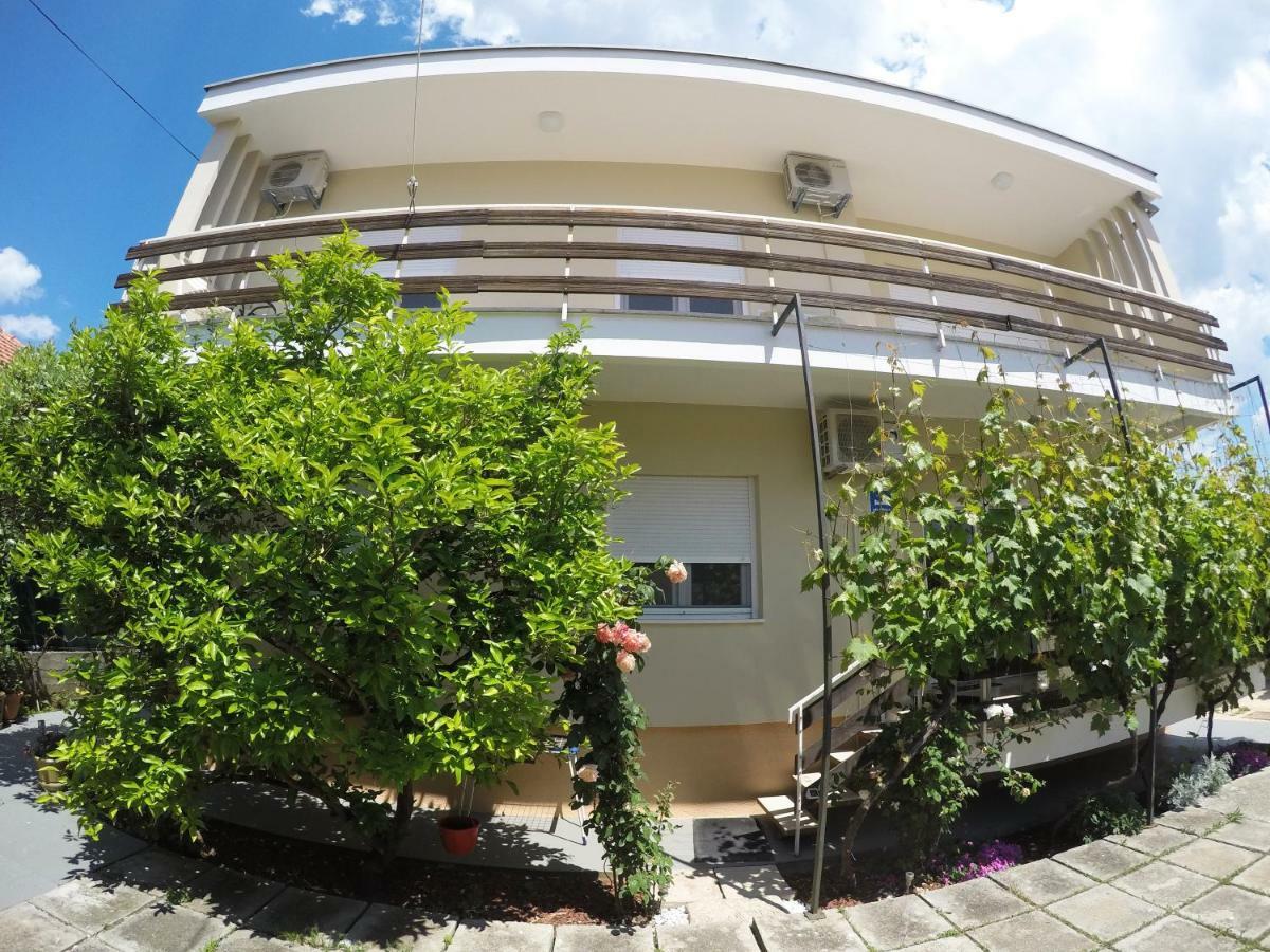 Apartments Suzy 扎达尔 外观 照片